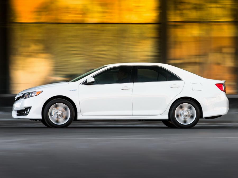  Toyota Camry Hybrid SE 2014 года  (фото 15 из 18)